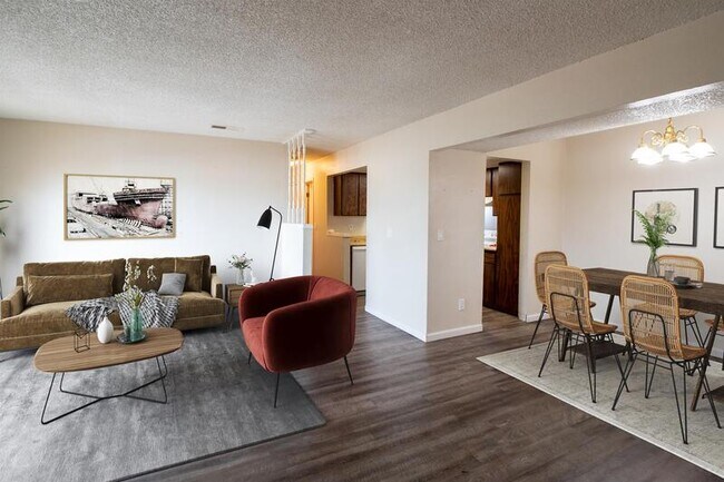 Foto del edificio - 15800 E 13th Pl