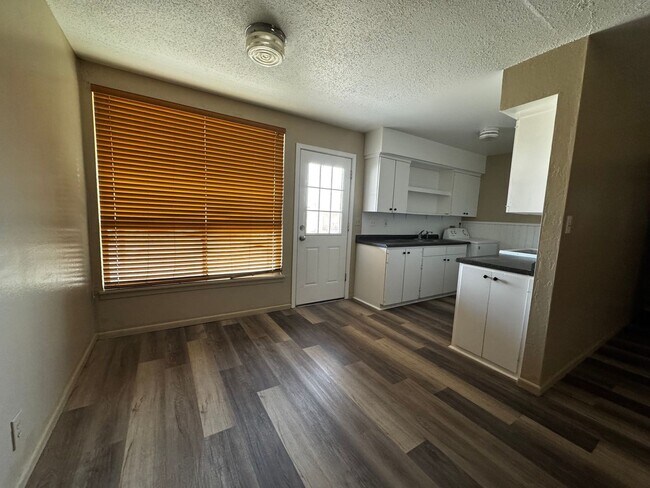 Foto del edificio - Charming and spacious Needles HOME