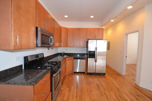 Building Photo - 2844 N Damen Ave