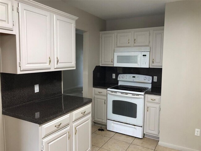 Building Photo - 16423 Teak Dr
