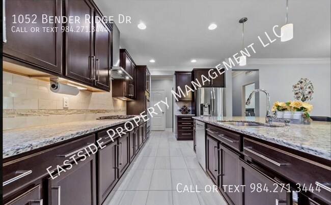 Foto del edificio - 1052 Bender Ridge Dr