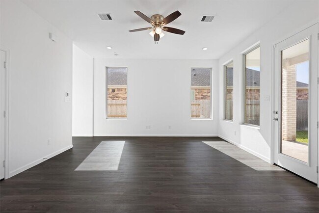 Foto del edificio - 4914 Chester Lk Ln