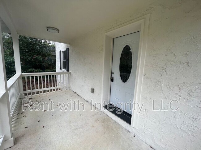 Building Photo - 2062 Hollywood Dr