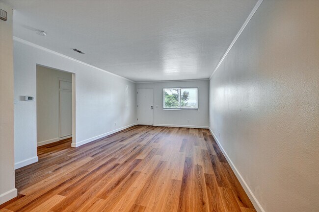 Building Photo - 1738 Hanford Dr