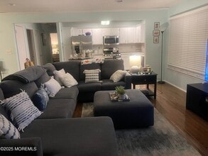 Building Photo - 182 Tulip Ln