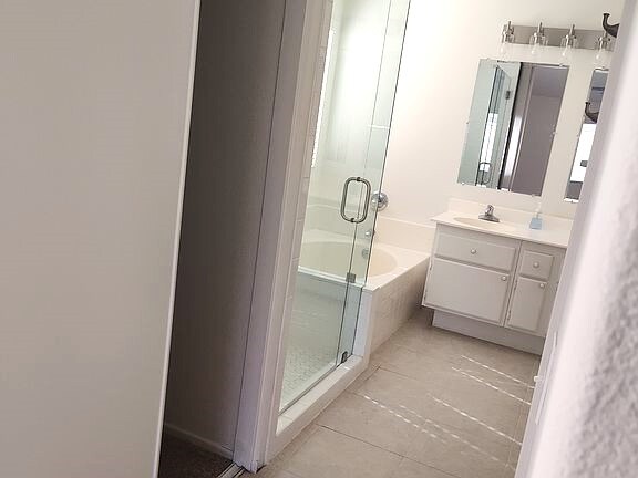 Foto del edificio - 41618 Petersfield Rd