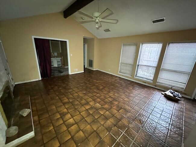 Foto del edificio - 114 Avant Garde Dr