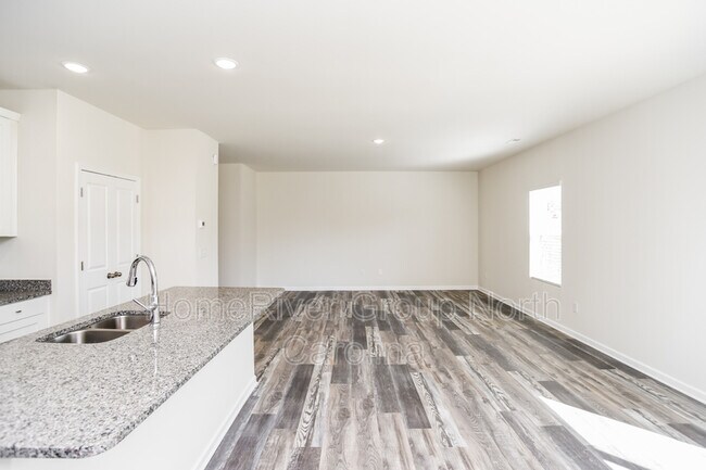 Building Photo - 578 30th Ave Cir NE