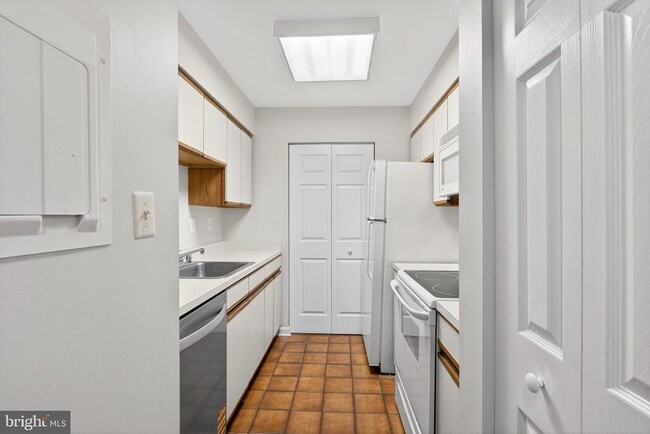 Building Photo - 1020 N Stafford St