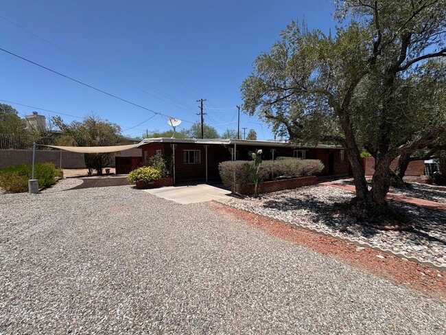 Eastside home with privacy on cul-de-sac - Eastside home with privacy on cul-de-sac