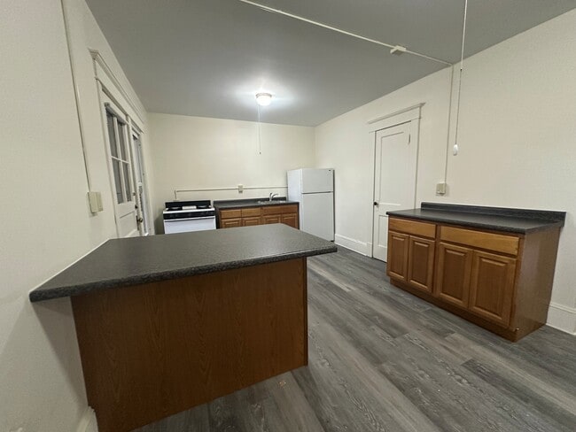 Building Photo - 100-130 Elm Street