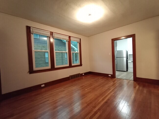 dining room facing kitchen - 1057 Wayburn St