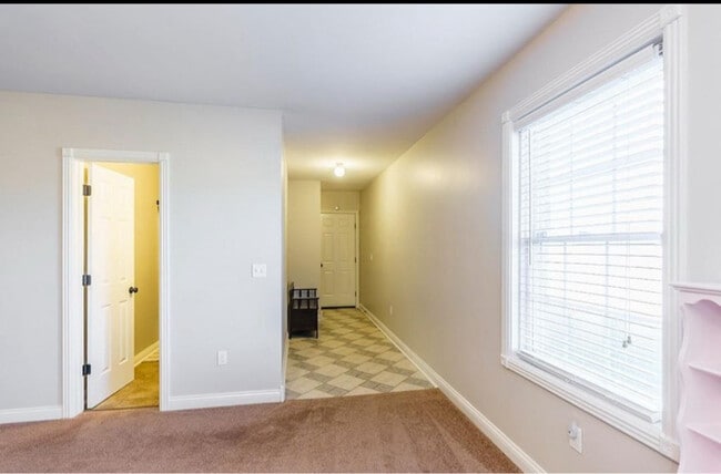Building Photo - 1020 Echo Valley Dr