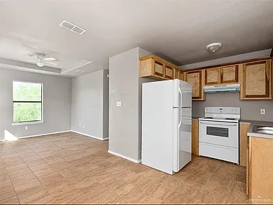 Building Photo - 2416 E Rogers Rd