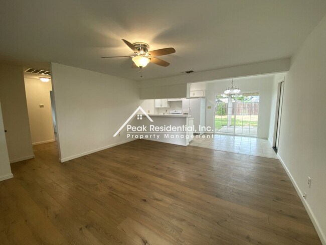 Building Photo - Charming Citrus Heights 3bd Home with Garage & Large Backyard