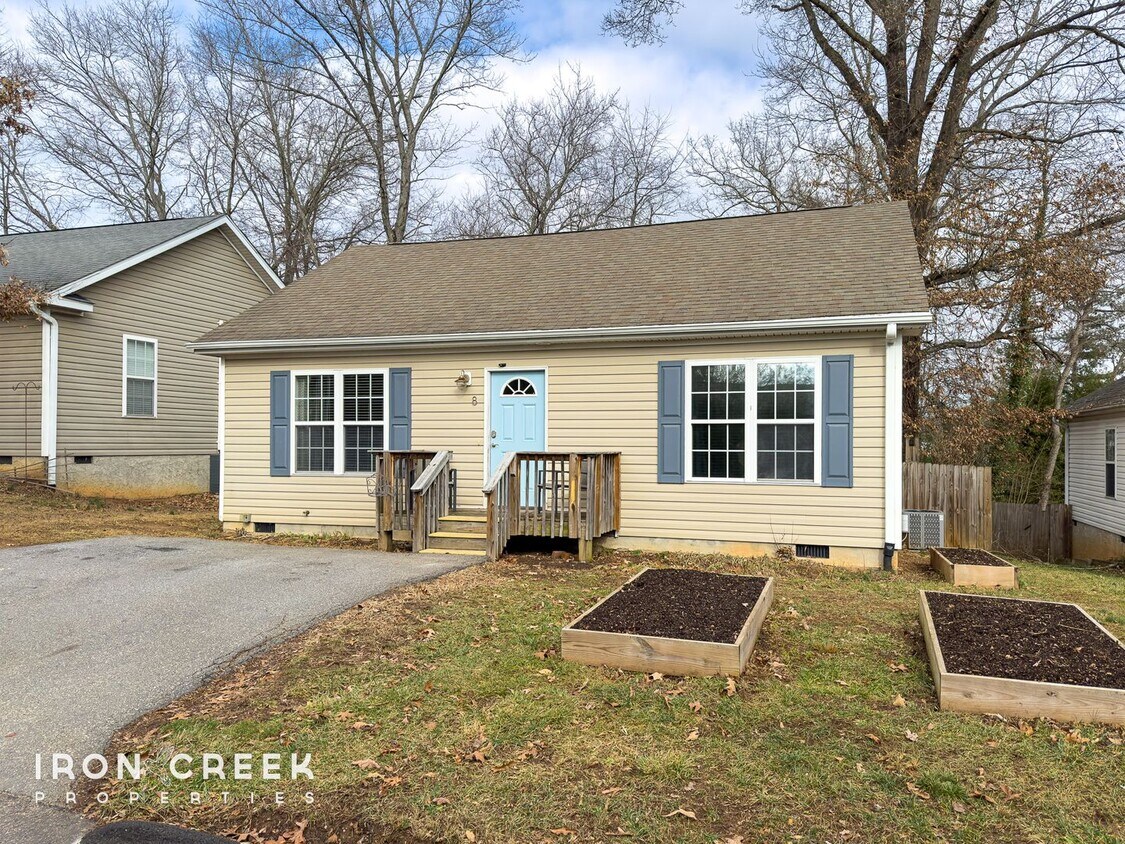 Primary Photo - Beautifully Updated Two-Bedroom in West As...