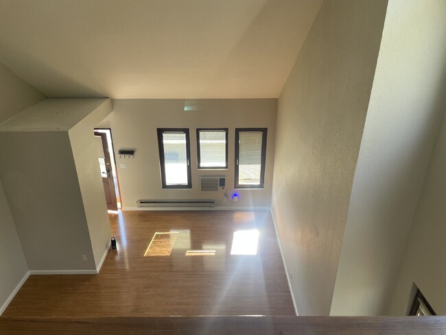 Building Photo - "Charming 2-Bed Condo with Granite Counter...