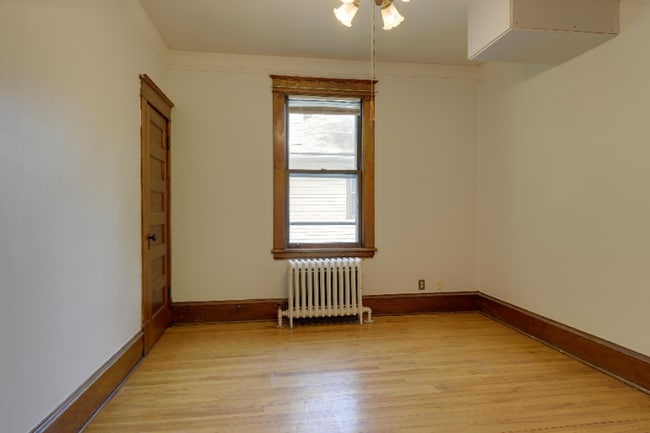Building Photo - 569 Ottawa Ave