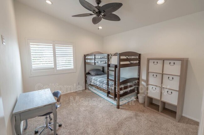 Building Photo - 27412 Garza Dr