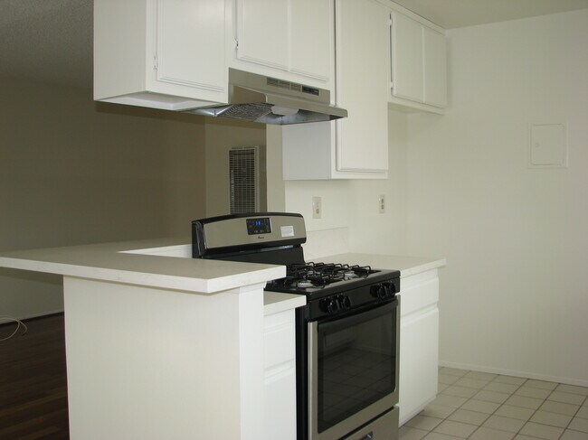 Building Photo - 6423 Tujunga Ave