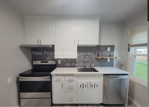 Building Photo - 402 Barth Ave