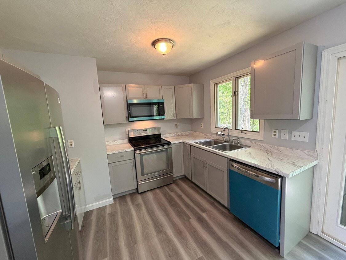 Photo - 28 Riverdale Ave (West Warwick, RI)