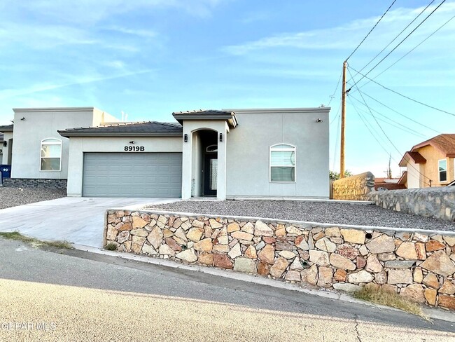 Building Photo - 8919 Eclipse St