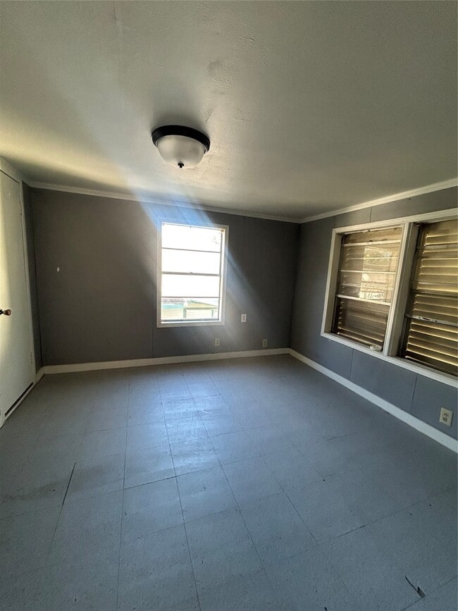 Foto del edificio - 1901 N Avenue G