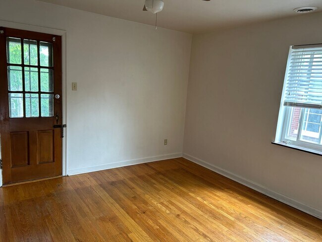 Foto del edificio - 6622 Ravenal Ct