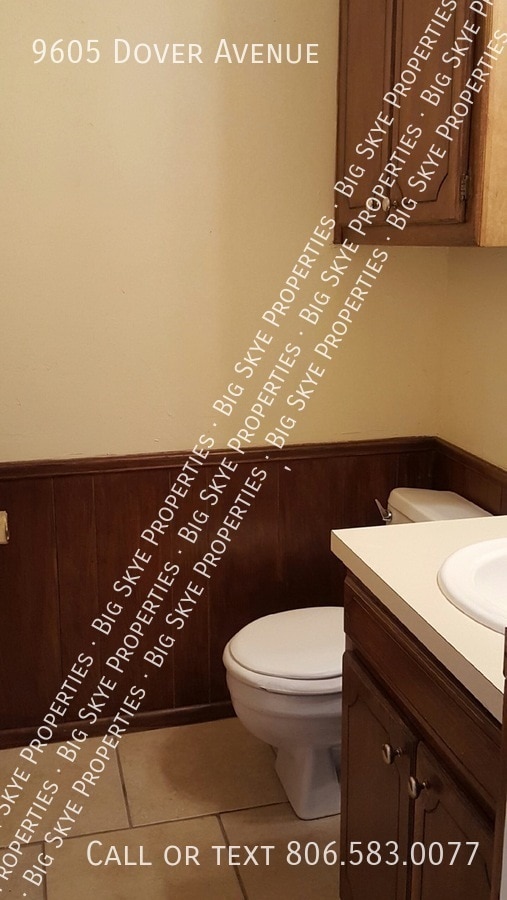 Foto del edificio - 9605 Dover Ave