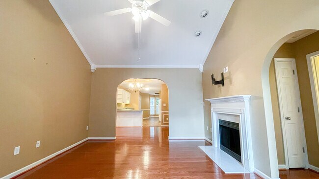 Living Room - 140 Hayesbury Ct