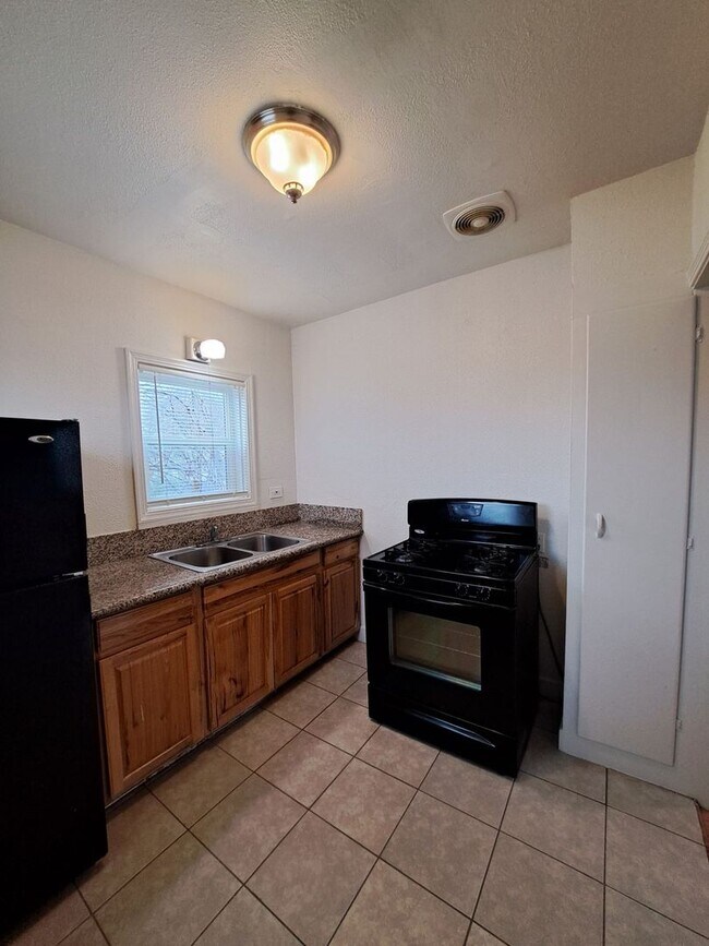 Foto del edificio - 1220-1222 E. Terrace Ave