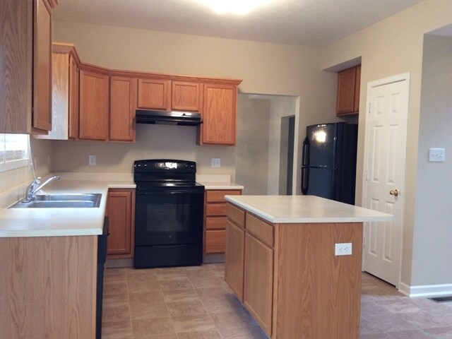 Foto del edificio - 5745 Turnbull Ct