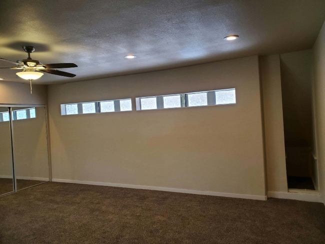 Building Photo - 766 S Grade Rd