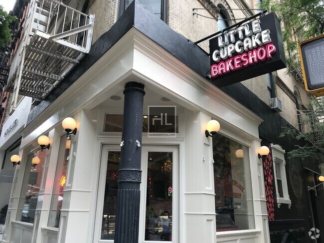 Building Photo - Mott Street
