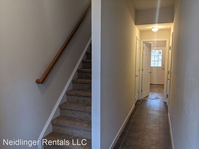 Building Photo - 3 br, 2.5 bath House - 215 Crown Court