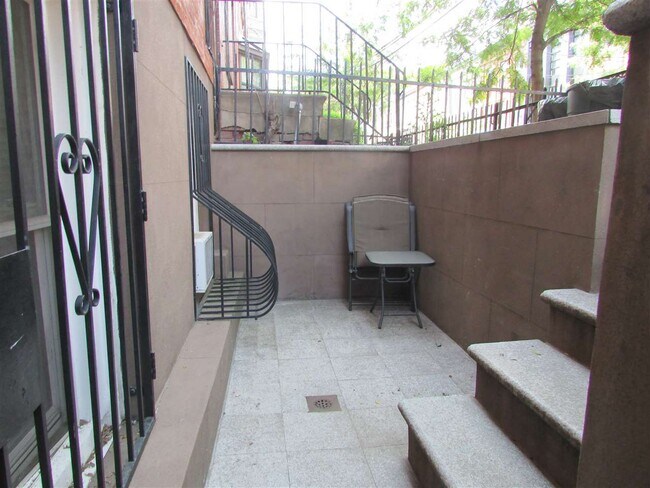 Foto del edificio - 125 Bloomfield St
