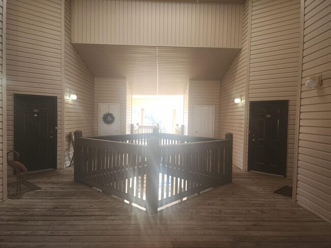 Building Photo - 141-300 (4)