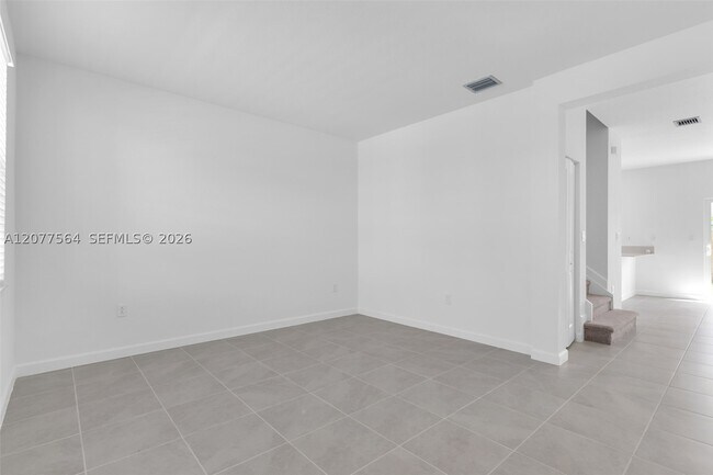 Building Photo - 2660 SE 28th Dr