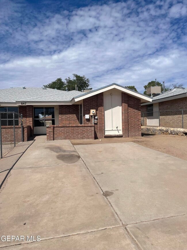 Building Photo - 847 Montera Rd