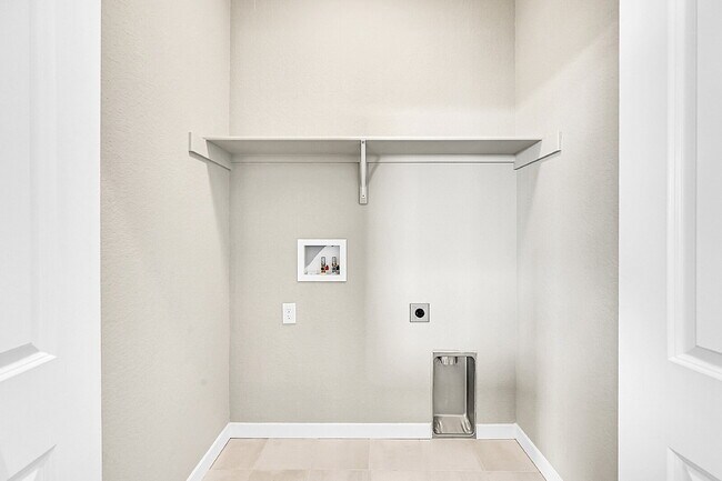 Foto del edificio - $2,095.95 2 Beds | 2 Bath, Single Family Home in Colorado Springs with Deck / Balcony!
