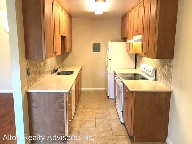 Building Photo - 2 br, 1 bath House - 2460 W. Bayshore Road #8