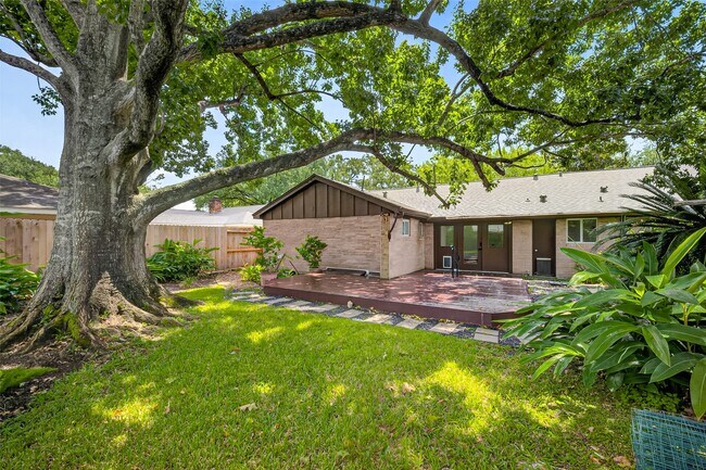 Foto del edificio - 5830 Yarwell Dr