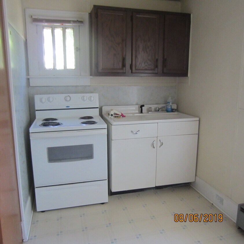 Building Photo - 624 N Bever St