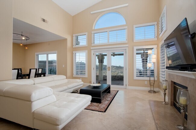 Building Photo - Stunning, BIG PANORAMIC OCEAN VIEWS