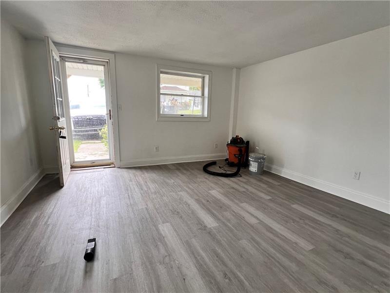 Building Photo - 47 Oakwood Ave
