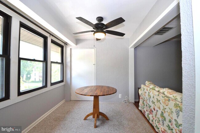 Building Photo - 9647 White Acre Rd