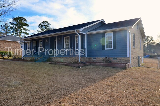Building Photo - Northeast 3 Bedroom Ranch w/ Fenced Backyard