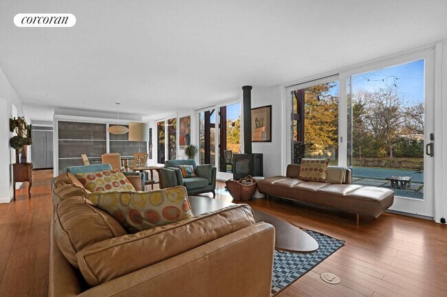 Foto del edificio - 22 Whitney Rd