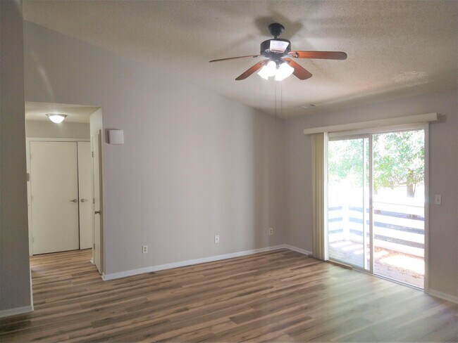 Foto del edificio - 9607 Vinca Cir